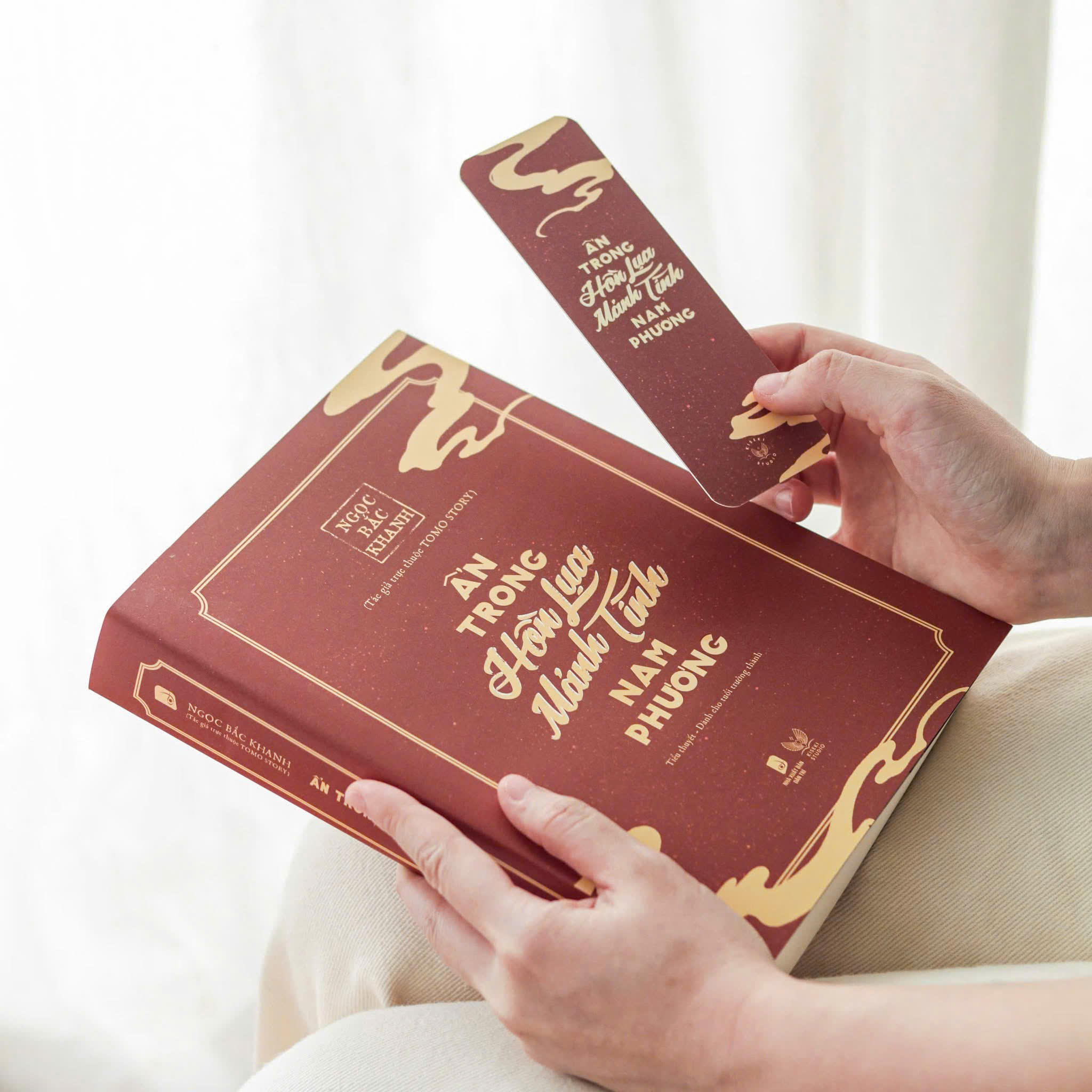 Sách Ẩn trong hồn lụa mảnh tình Nam Phương - Bản thường