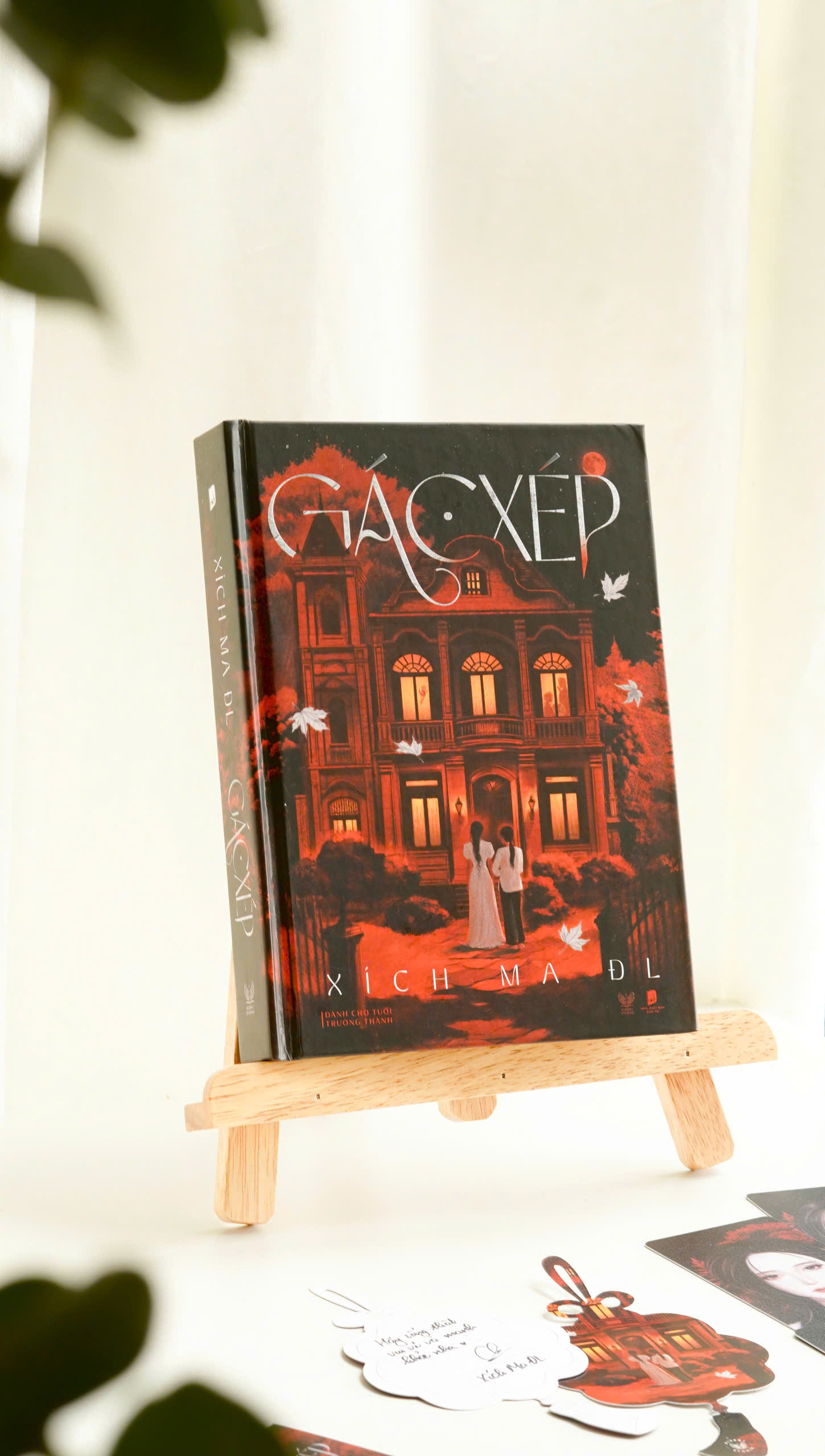 Sách Gác Xép - Bìa cứng - Bản đặc biệt