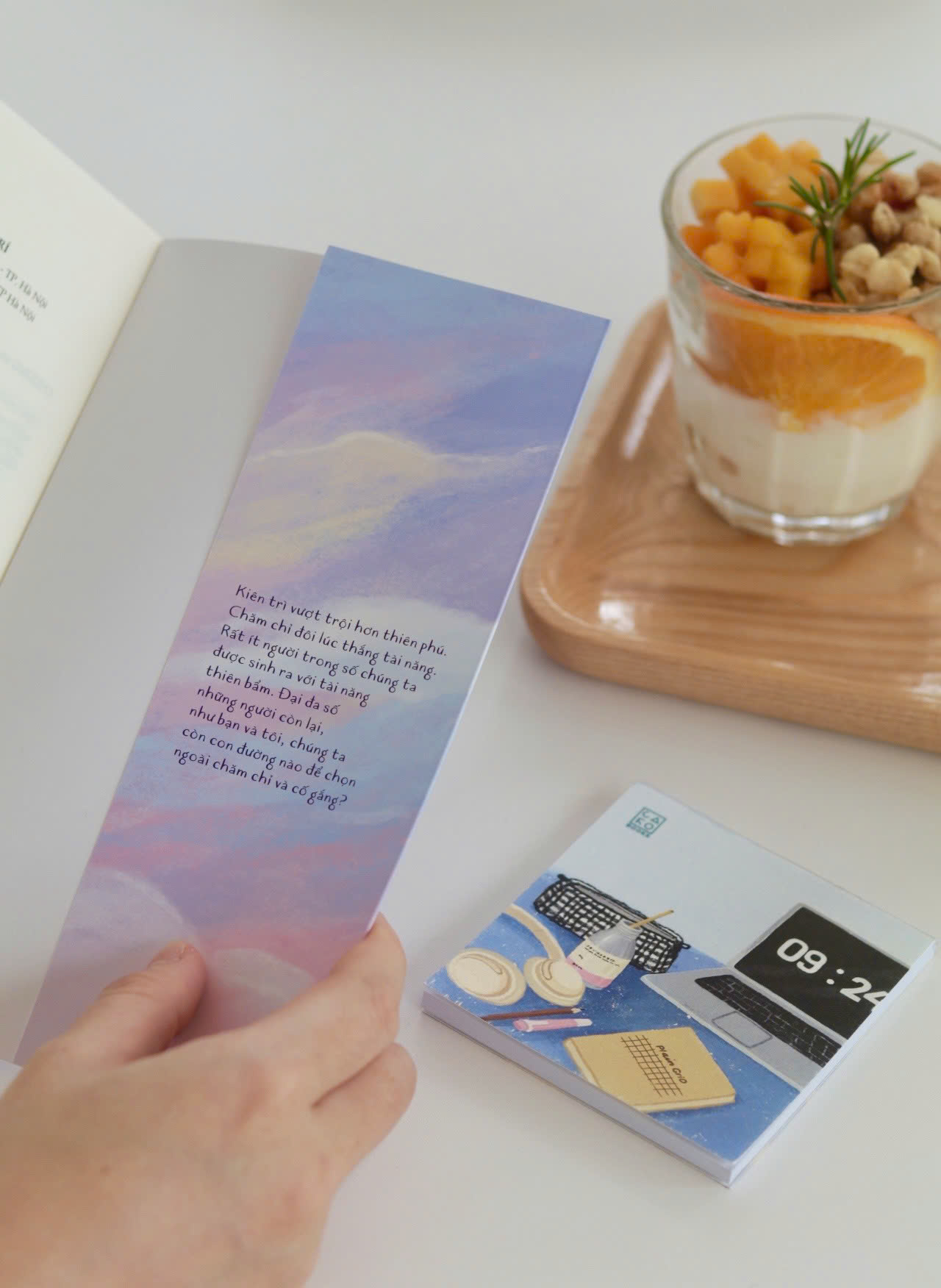 Sách Kiên trì vượt trội hơn thiên phú - Chăm chỉ đôi lúc thắng tài năng - Bản ĐB kèm sổ tay