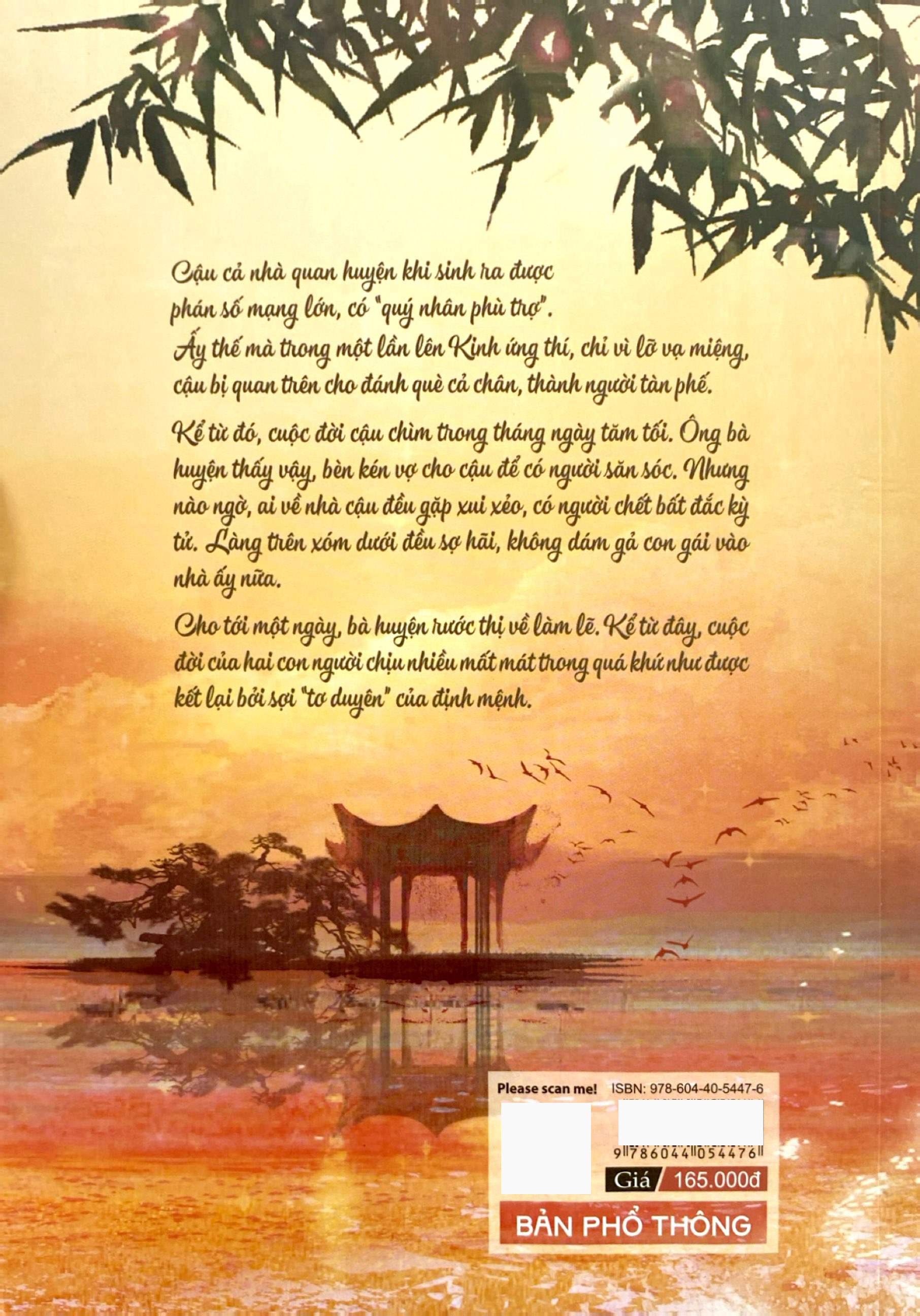 Ngỡ mây chiều in bóng nước