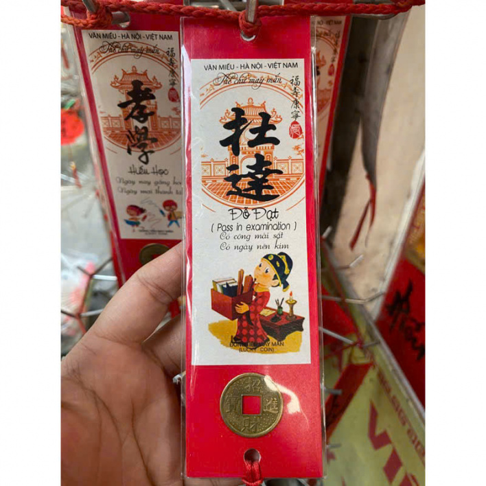 Chặn sách chữ Phúc, Lộc ... có gắn đồng xu may mắn của Văn Miếu Quốc Tử Giám